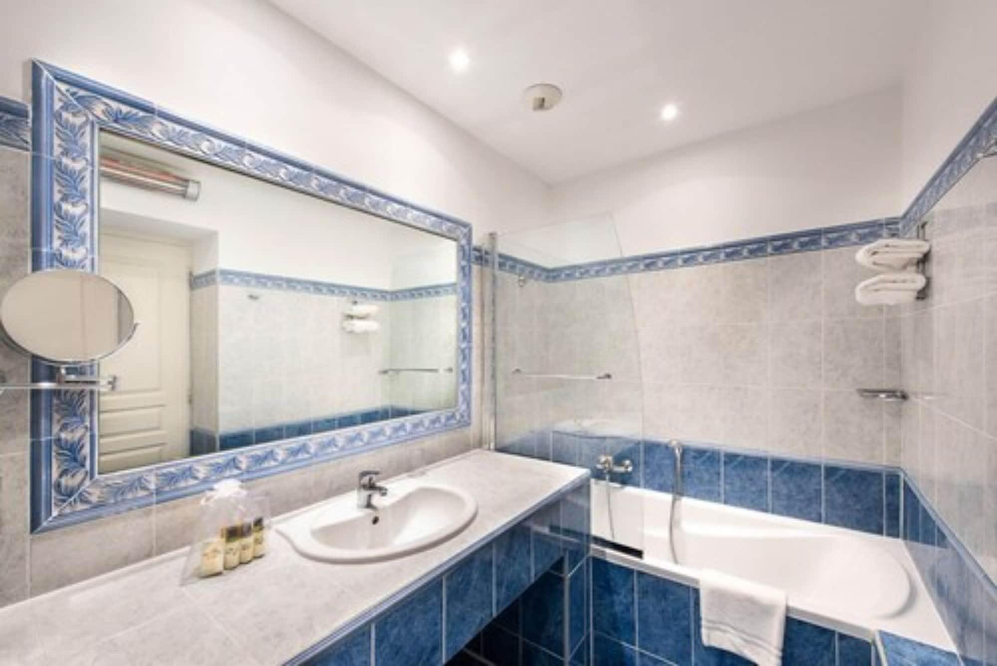 Hotel Chateau De La Tour Канни Екстер'єр фото