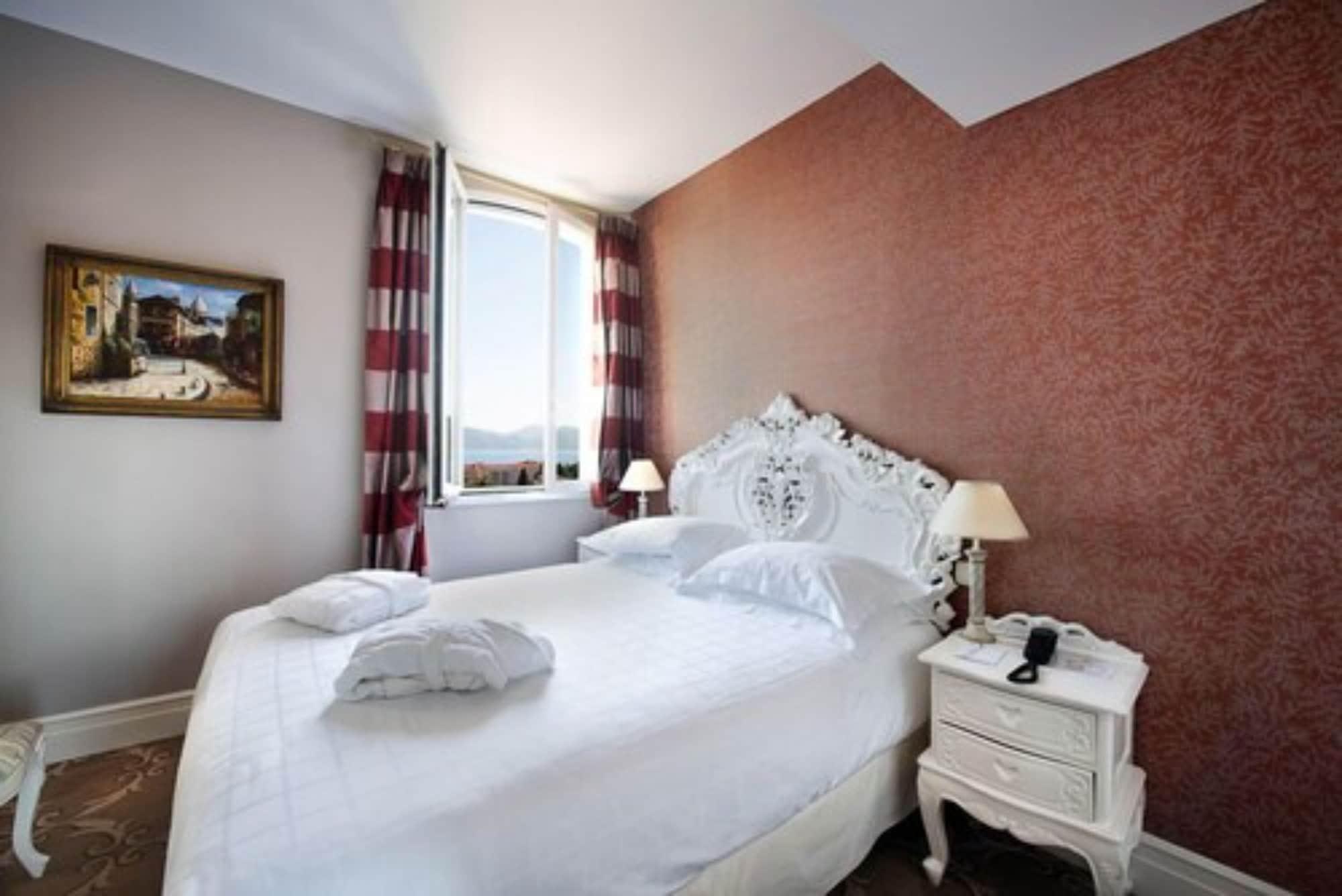 Hotel Chateau De La Tour Канни Екстер'єр фото