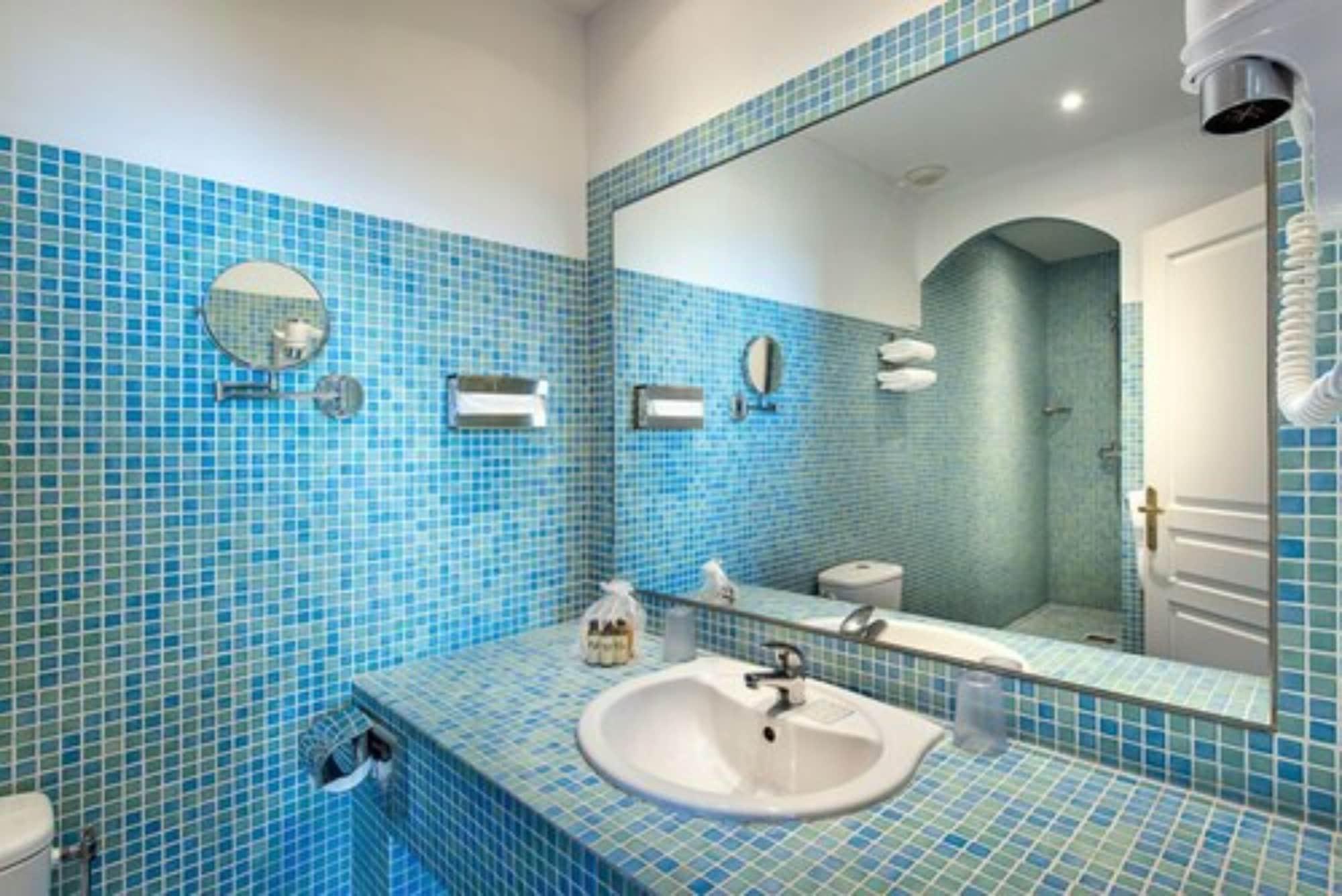 Hotel Chateau De La Tour Канни Екстер'єр фото