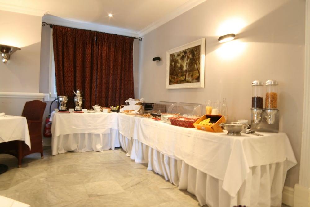 Hotel Chateau De La Tour Канни Екстер'єр фото